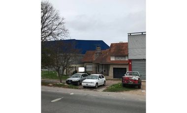 VENTA DE IMPORTANTE CASA DE 5 AMBIENTES + DEPARTAMENTO 3 AMBIENTES