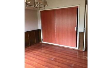 VENTA DE IMPORTANTE CASA DE 5 AMBIENTES + DEPARTAMENTO 3 AMBIENTES