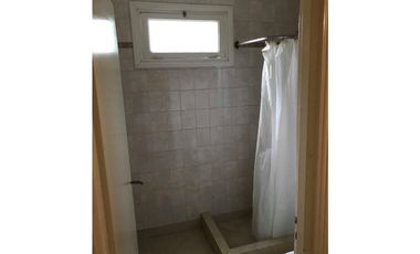 VENTA DE IMPORTANTE CASA DE 5 AMBIENTES + DEPARTAMENTO 3 AMBIENTES