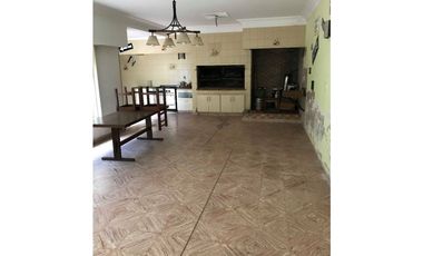 VENTA DE IMPORTANTE CASA DE 5 AMBIENTES + DEPARTAMENTO 3 AMBIENTES