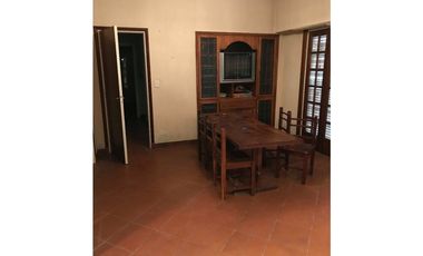 VENTA DE IMPORTANTE CASA DE 5 AMBIENTES + DEPARTAMENTO 3 AMBIENTES