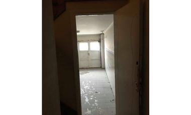 VENTA DE IMPORTANTE CASA DE 5 AMBIENTES + DEPARTAMENTO 3 AMBIENTES