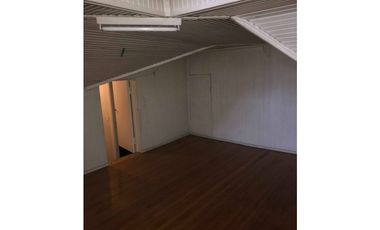 VENTA DE IMPORTANTE CASA DE 5 AMBIENTES + DEPARTAMENTO 3 AMBIENTES