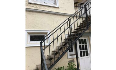 VENTA DE IMPORTANTE CASA DE 5 AMBIENTES + DEPARTAMENTO 3 AMBIENTES