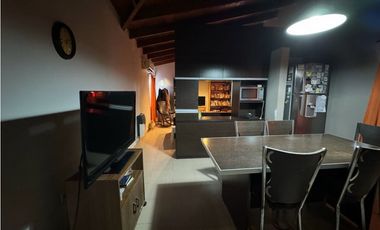 Vendo Casa Con Tres Locales en Caseros, Entre Ríos.