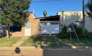 Vendo Casa Con Tres Locales en Caseros, Entre Ríos.