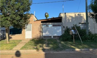 Vendo Casa Con Tres Locales en Caseros, Entre Ríos.