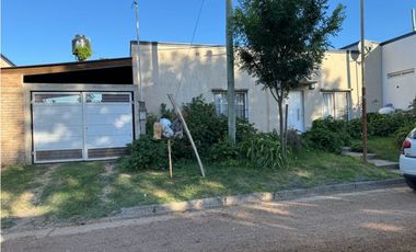 Vendo Casa Con Tres Locales en Caseros, Entre Ríos.