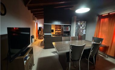 Vendo Casa Con Tres Locales en Caseros, Entre Ríos.