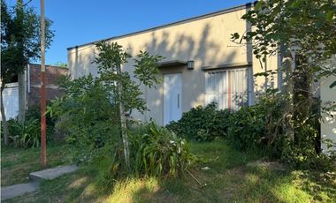 Vendo Casa Con Tres Locales en Caseros, Entre Ríos.