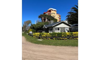 Venta Chalet a 1 cuadra de la playa!!! Gas natural!!