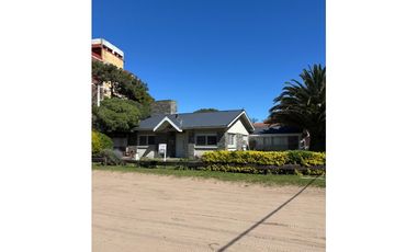 Venta Chalet a 1 cuadra de la playa!!! Gas natural!!