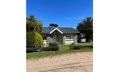 Venta Chalet a 1 cuadra de la playa!!! Gas natural!!