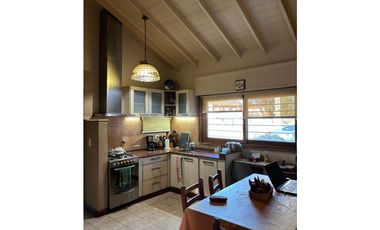 Venta Chalet a 1 cuadra de la playa!!! Gas natural!!