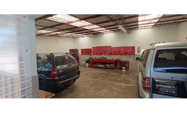 CHALET 4 AMB CON  GARAGE TALLER Y FOSA.