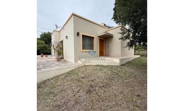 VENTA- CASA 1 DORM. + PILETA- LA GRANJA, CÓRDOBA