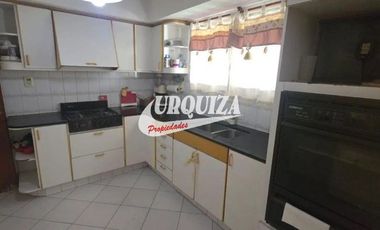 Chalet en venta c/ cochera en San Justo