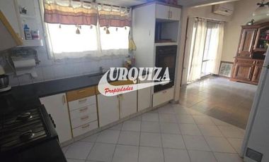 Chalet en venta c/ cochera en San Justo