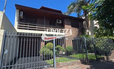 Chalet en venta c/ cochera en San Justo