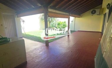 Chalet en venta c/ cochera en San Justo