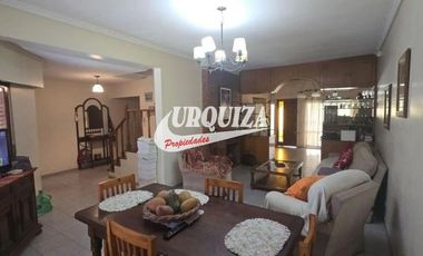 Chalet en venta c/ cochera en San Justo