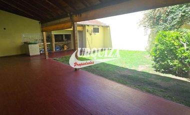 Chalet en venta c/ cochera en San Justo