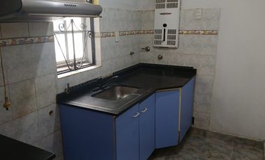 Departamento Tipo Casa en alquiler en Lanus Oeste
