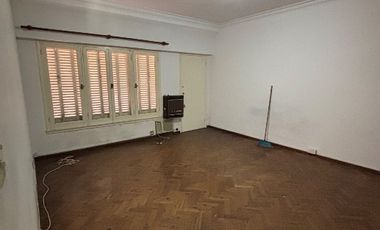 Casa PH en venta en Bernal Centro