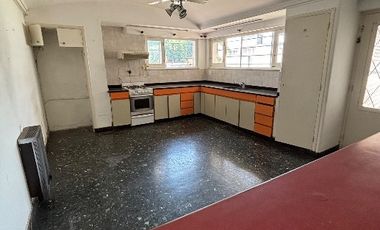 Casa PH en venta en Bernal Centro