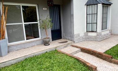 Casa en venta c/ cochera en San José