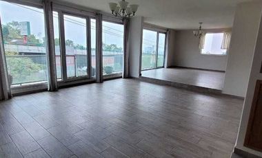 EN VENTA Remodelado departamento. Ubicacion Sur