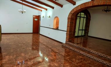 CASA EN RENTA JARDINES DEL COUTRY