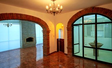 CASA EN RENTA JARDINES DEL COUTRY