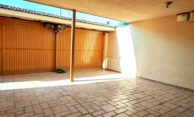 CASA EN RENTA JARDINES DEL COUTRY