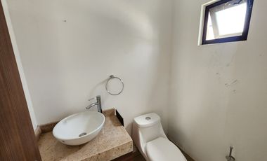 CASA EN RENTA EN PUERTA DE PIEDRA, CORREGIDORA CON TERRENO EXCEDENTE