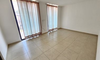 CASA EN RENTA EN PUERTA DE PIEDRA, CORREGIDORA CON TERRENO EXCEDENTE