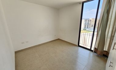 CASA EN RENTA EN PUERTA DE PIEDRA, CORREGIDORA CON TERRENO EXCEDENTE