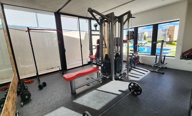 CASA EN RENTA EN PUERTA DE PIEDRA, CORREGIDORA CON TERRENO EXCEDENTE