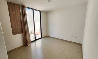 CASA EN RENTA EN PUERTA DE PIEDRA, CORREGIDORA CON TERRENO EXCEDENTE