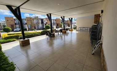 CASA EN RENTA EN PUERTA DE PIEDRA, CORREGIDORA CON TERRENO EXCEDENTE