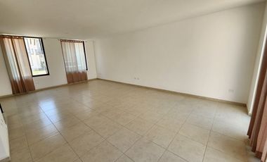 CASA EN RENTA EN PUERTA DE PIEDRA, CORREGIDORA CON TERRENO EXCEDENTE