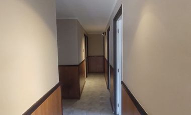 Casa en arriendo de 4 dormitorios c/ estacionamiento en Recreo