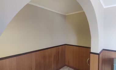 Casa en arriendo de 4 dormitorios c/ estacionamiento en Recreo