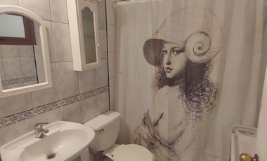 Casa en arriendo de 4 dormitorios c/ estacionamiento en Recreo