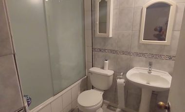 Casa en arriendo de 4 dormitorios c/ estacionamiento en Recreo