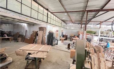 Se Arrienda Local Industrial con mezanine - Via Tebaida