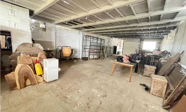 Se Arrienda Local Industrial con mezanine - Via Tebaida