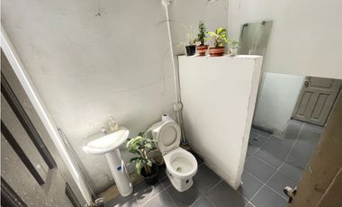 Se Arrienda Local Industrial con mezanine - Via Tebaida