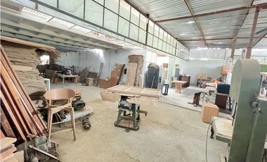 Se Arrienda Local Industrial con mezanine - Via Tebaida