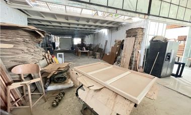 Se Arrienda Local Industrial con mezanine - Via Tebaida